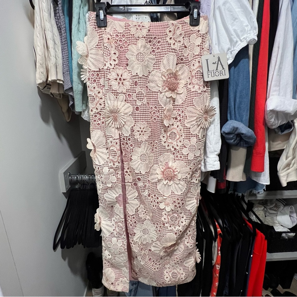 La Fuori Floral Lace Pencil Skirt with slit - Pink/Dusty Rose